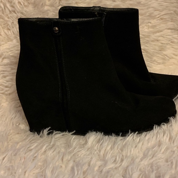 Stuart Weitzman Booties Size 6.5!!! - Picture 2 of 7